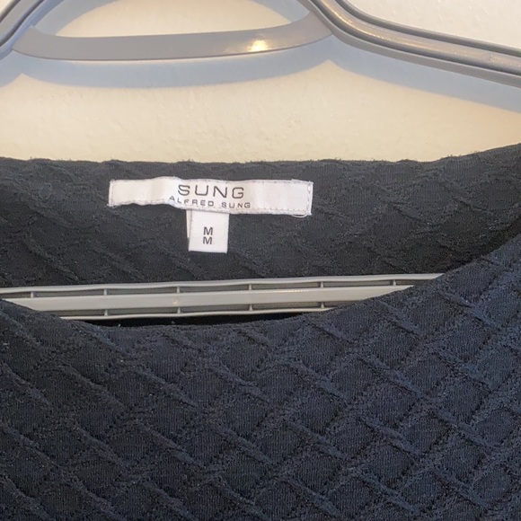 Open Back Sung T Shirt - Picture 4 of 5